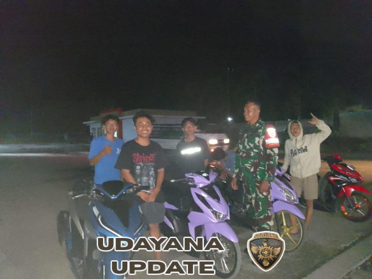 Patroli Malam Koramil 1607-06: Babinsa Ingatkan Masyarakat Tingkatkan Kewaspadaan Cuaca Ekstrem