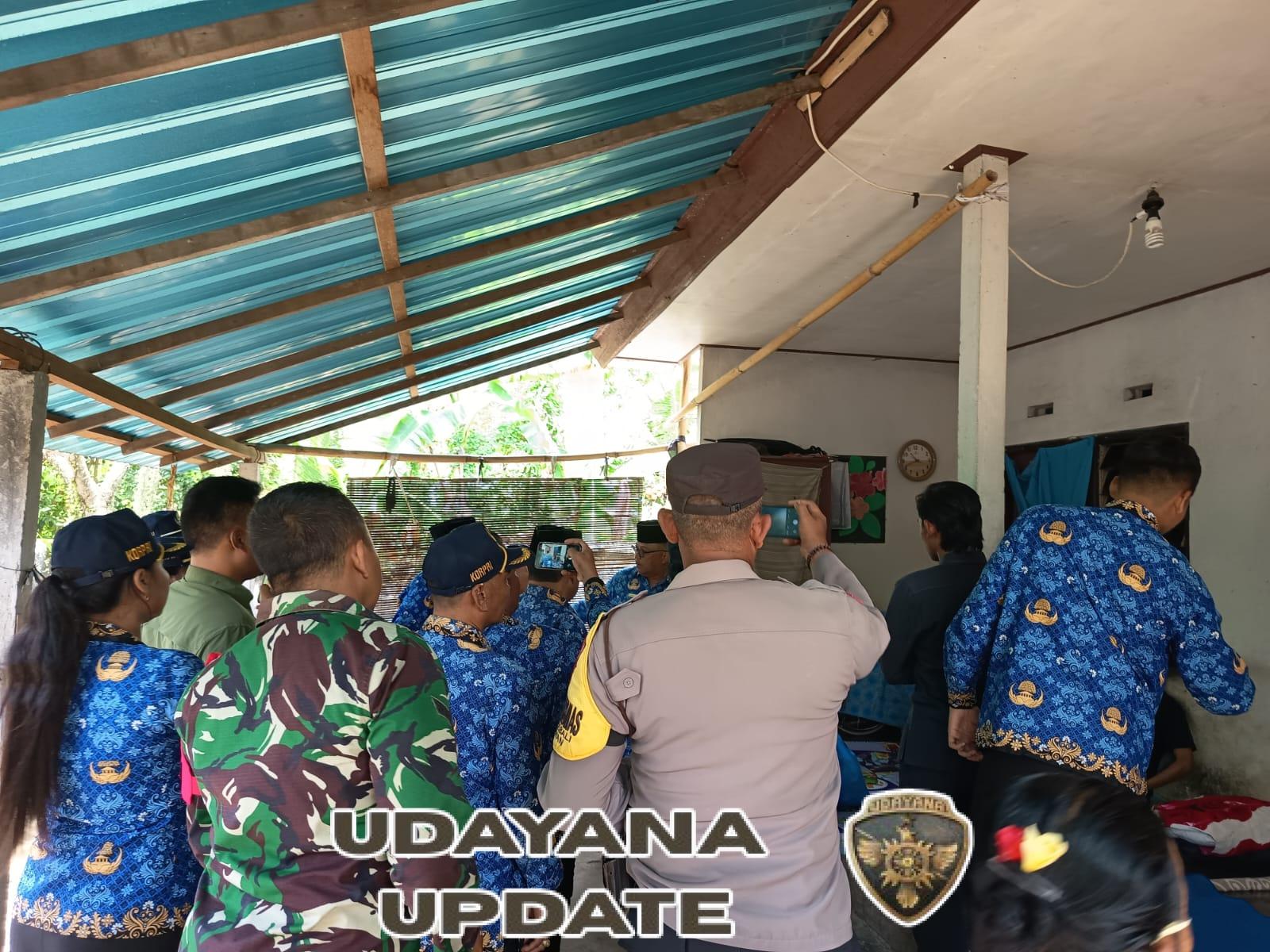 Babinsa Paksebali Kawal Penyaluran Bantuan Sembako Oleh Bupati Kepada Warga Penyandang Disabilitas