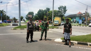 Babinsa Desa Bunutin Amankan Prosesi Melasti Menuju Pura Segare Masceti