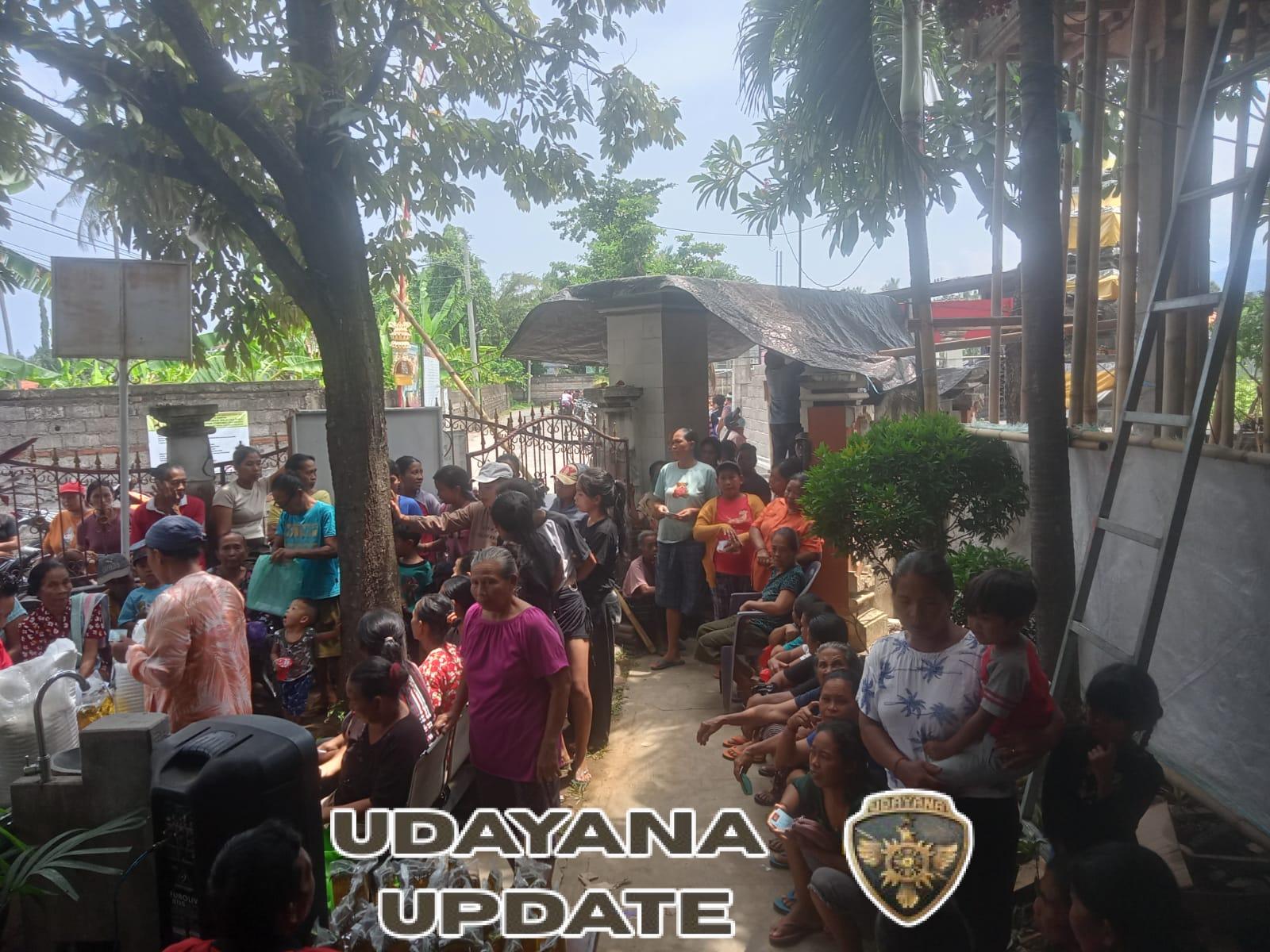 Dinsos dan Bulog Salurkan Beras dan Minyak Goreng di Kaliasem