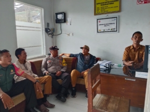 Sinergi Pilar Desa, Babinsa dan Bhabinkamtibmas Dapdap Putih Jalin Komsos Eratkan Tokoh Masyarakat .