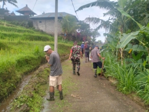 Koramil 1609-05/Sukasada Dorong Semangat Kebersamaan Melalui Gotong Royong Subak Pucak Landep