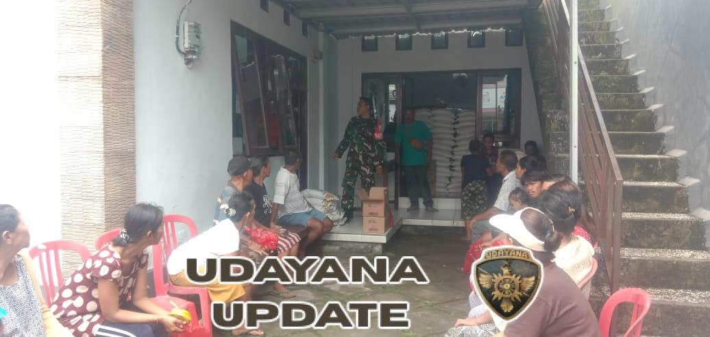 Dinsos dan Bulog Salurkan Beras dan Minyak Goreng di Desa Tamlang Kec Kubutambahan