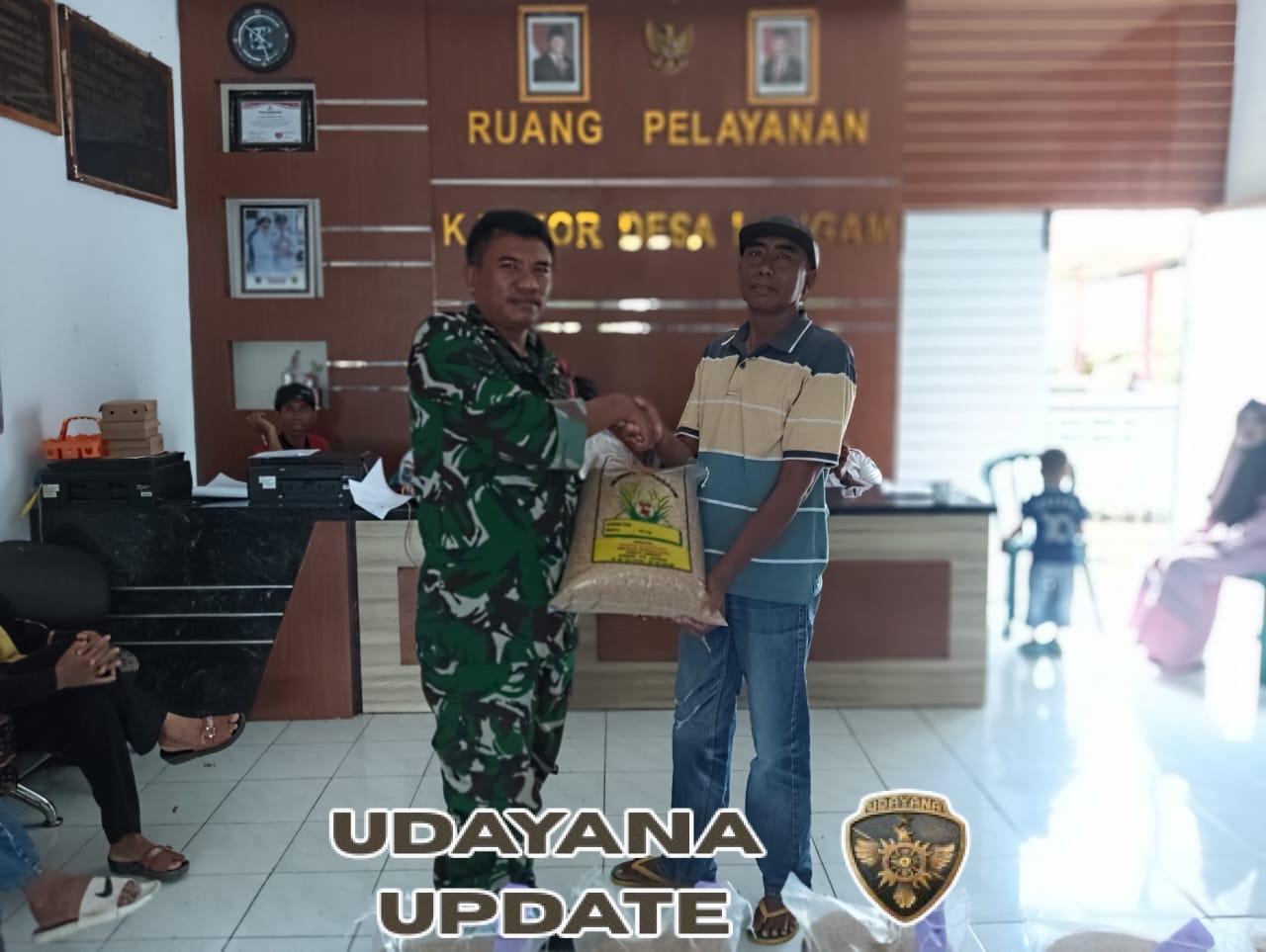 Babinsa Serka Baharuddin Dampingi Penyaluran Bibit Padi untuk Ketahanan Pangan Desa Langam
