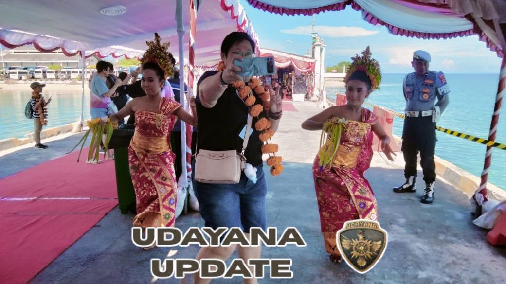 Babinsa dan TNI AL Kawal Ketat Kedatangan Ribuan Wisatawan Kapal Pesiar MV. Genting Dream di Perairan Celukanbawang