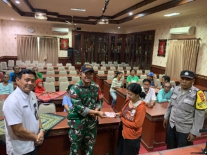 Babinsa Batubulan Dampingi Penyerahan dan Pencairan BLT–DD Desember 2025