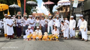 Personel Kodim Tabanan Gelar Persembahyangan pada Upacara Piodalan Pura Makodim