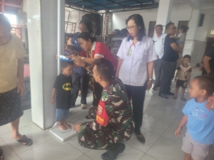 Babinsa Koramil Klungkung Monitoring Posyandu Integrasi Layanan Primer Di Balai Banjar Sangkanbuana