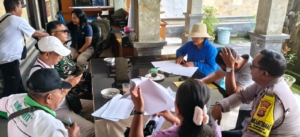 Babinsa Tihingan Dampingi Penyerahan Bantuan Kepada Warga Lansia