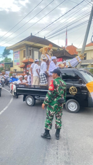 TNI Polri Dan Pecalang Bersinergi Kawal Melasti