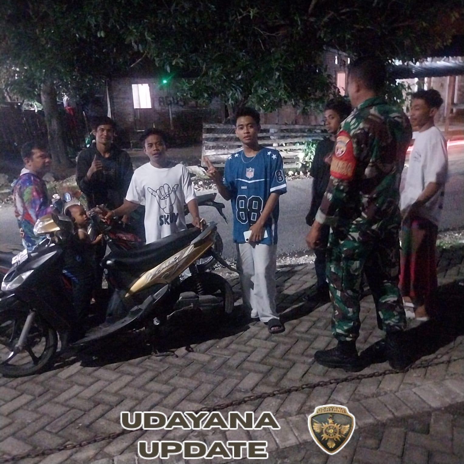 Patroli Humanis Koramil Moyo Hilir, Ajak Pemuda Jaga Lingkungan