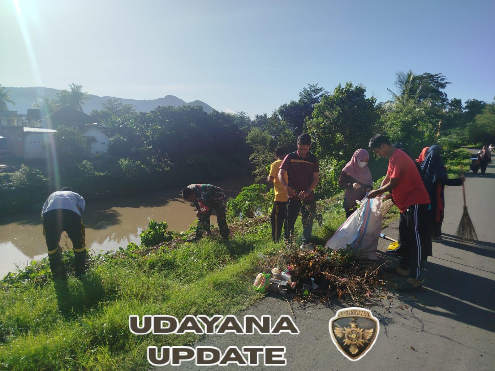 Babinsa Koramil 1628-01/Taliwang Ajak Warga Gotong Royong Jum’at Bersih di Menala Baru