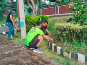 Jumat Bersih, Kodim Klungkung Gotong Royong Bersihkan Pangkalan