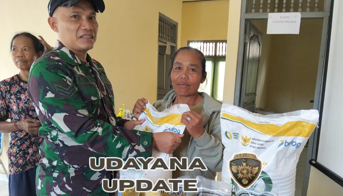 Babinsa Bunga Mekar Beri Pengawalan Distribusi Bantuan Pangan Beras Dan Migor