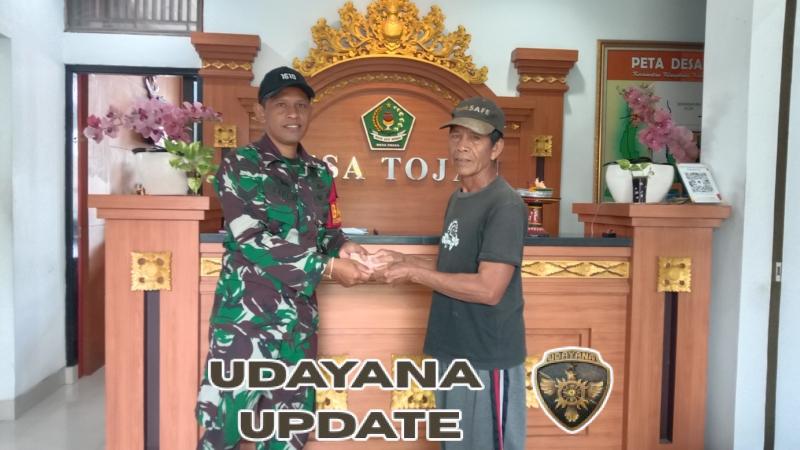 Tetap Konsisten Beri Pelayanan Terbaik, Babinsa Tojan Dampingi Penyaluran BLT DD