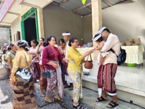 Dandim Klungkung Beserta Keluarga Besar Kodim Klungkung Hadiri Acara Enam Bulanan Anak Anggota