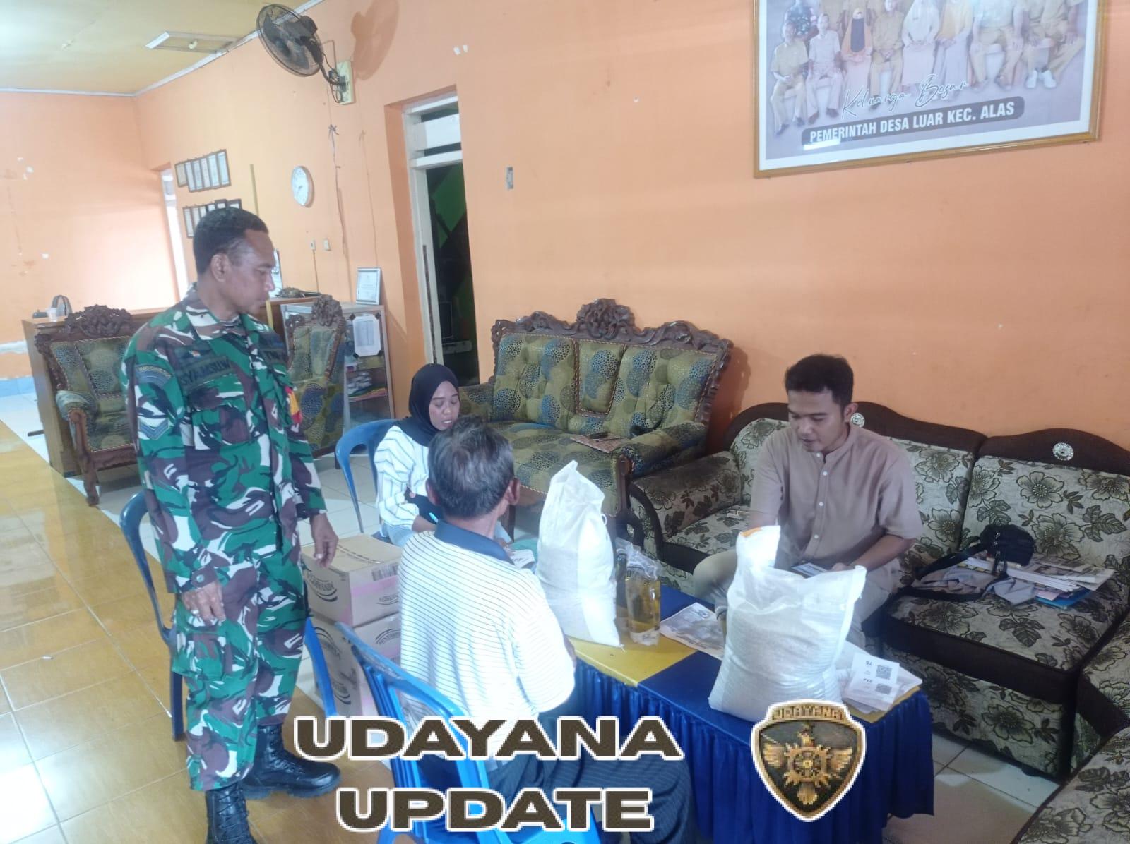 Wujud Kepedulian, Koramil Alas dan Pemdes Luar Salurkan Beras dan Minyak Goreng kepada Warga