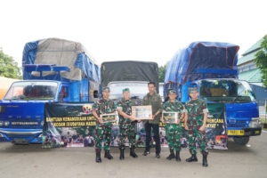 Pangdam Udayana Serahkan Bantuan Kodam IX/Udayana Untuk Korban Bencana Alam