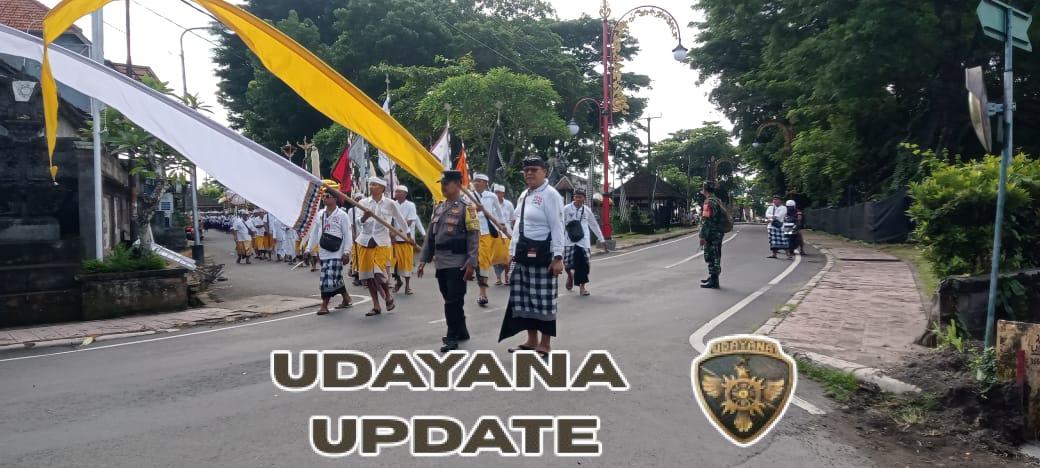 Babinsa Gianyar Kawal Tradisi Kebeji Kerta Lampo di Pura Dalem Beng