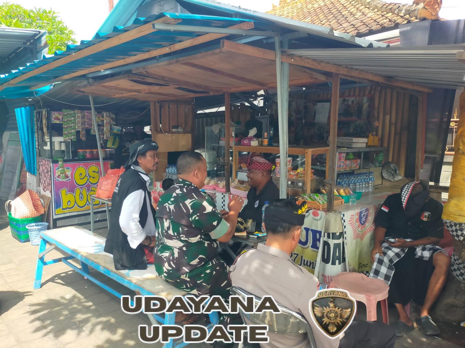 Babinsa dan Pecalang Desa Bubunan Perkuat Sinergitas Melalui Kegiatan Komsos