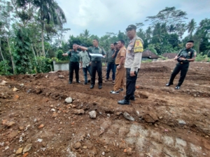 Dandim 1616/Gianyar Tinjau Progres Pembangunan KDKMP di Desa Bakbakan