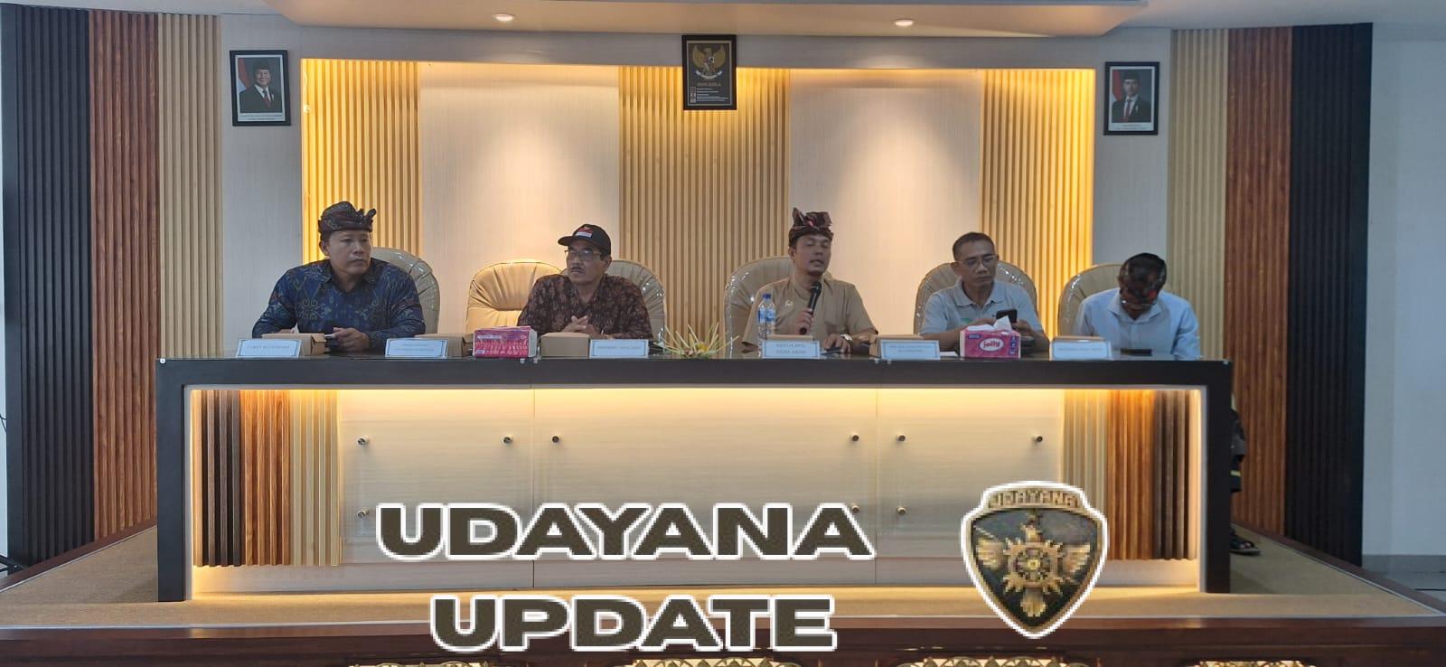 Babinsa Koramil Klungkung Hadir Dan Kawal Musdes Di Kantor Desa Akah