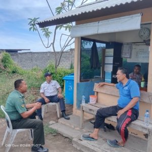 Tingkatkan Kewaspadaan, Babinsa Gerokgak Gandeng Keamanan PT Cendana Indo Pearl dalam Komsos Rutin