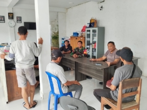 Sinergi Tiga Pilar, Babinsa, Bhabinkamtibmas, dan Perbekel Dapdap Putih Perkuat Kemitraan Jaga Kondusivitas Desa.