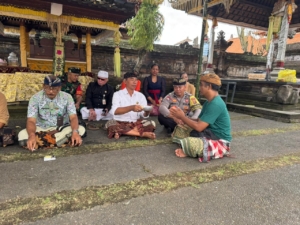 Dampingi Pemdes, Babinsa Bakas Gelar Kunjungan Silahturahmi Ke Pura Dalem Setra dan Pura Dalem Agung