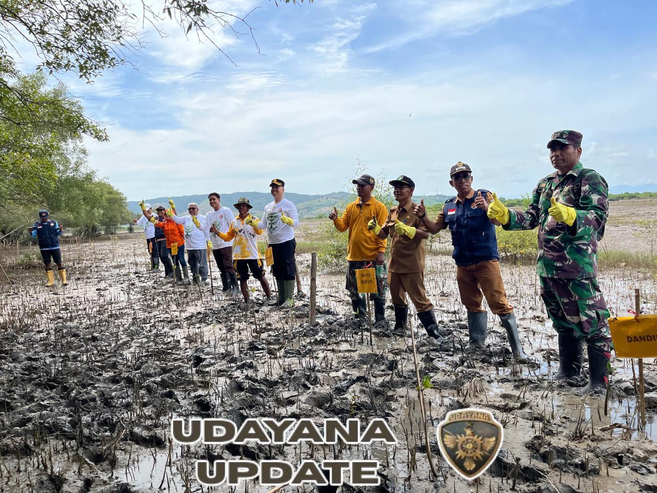 Langkah Kecil untuk Bumi, Langkah Besar untuk Sumbawa, Koramil Moyo Hilir Turut Serta Tanam Mangrove