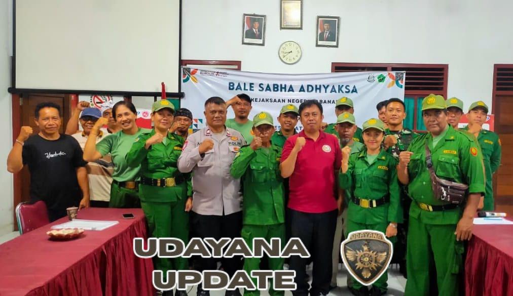 Tingkatkan Kesiapsiagaan, Babinsa Desa Buahan Berikan Bimtek dan Pelatihan PBB kepada Linmas