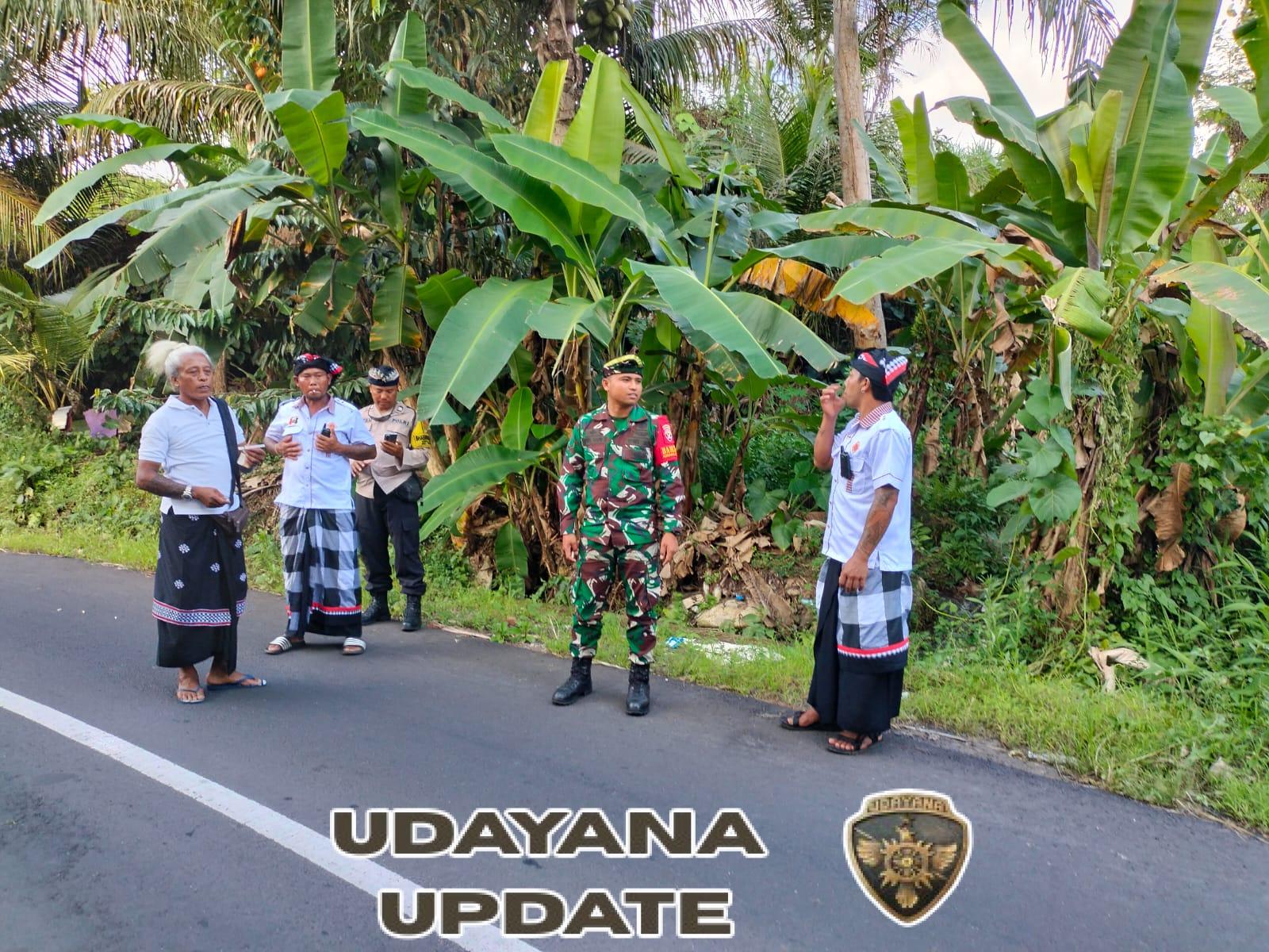 Perkokoh Sinergitas, Danramil Klungkung Kerahkan Babinsa Kawal Upacara Keagamaan Bersinergi Bersama Bhabinkamtibmas