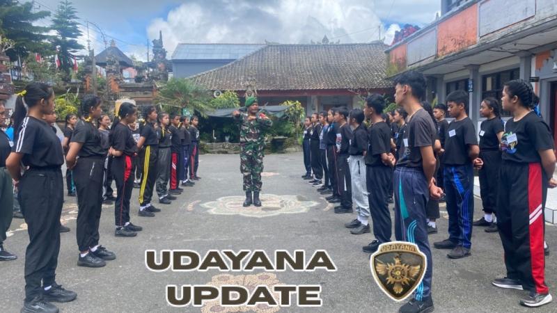 Anggota Koramil 04/Kintamani Berikan Pelatihan OSIS di SMP Negeri 1 Kintamani