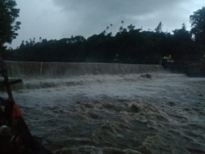 Antisipasi Bencana Akibat Hujan Deras, Babinsa Semarapura Kangin Gelar Patroli Pantau Situasi Wilayah