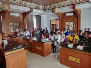 Kuatkan Sinergi TNI Dalam Kegiatan Keagamaan, Babinsa Tojan Hadiri Rapat Kesiapan Upacara Bhumi Suda Tahun 2025 Di Pura Watu Klotok