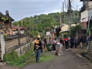 Koramil 1609-06/Banjar Gelar Aksi Bersih Lingkungan di Desa Pedawa