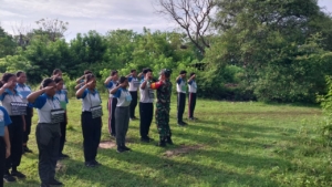 Babinsa Lembongan Beri Pembekalan Disiplin Dan Kepemimpinan 50 Calon OSIS SMAN 1 Atap
