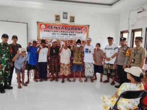 Dikawal TNI Polri, Desa Suana Salurkan BLT DD Bulan Terakhir Tahun 2025