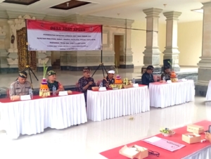 Babinsa Desa Apuan Hadiri Forum Peningkatan Kapasitas Unsur Desa Adat