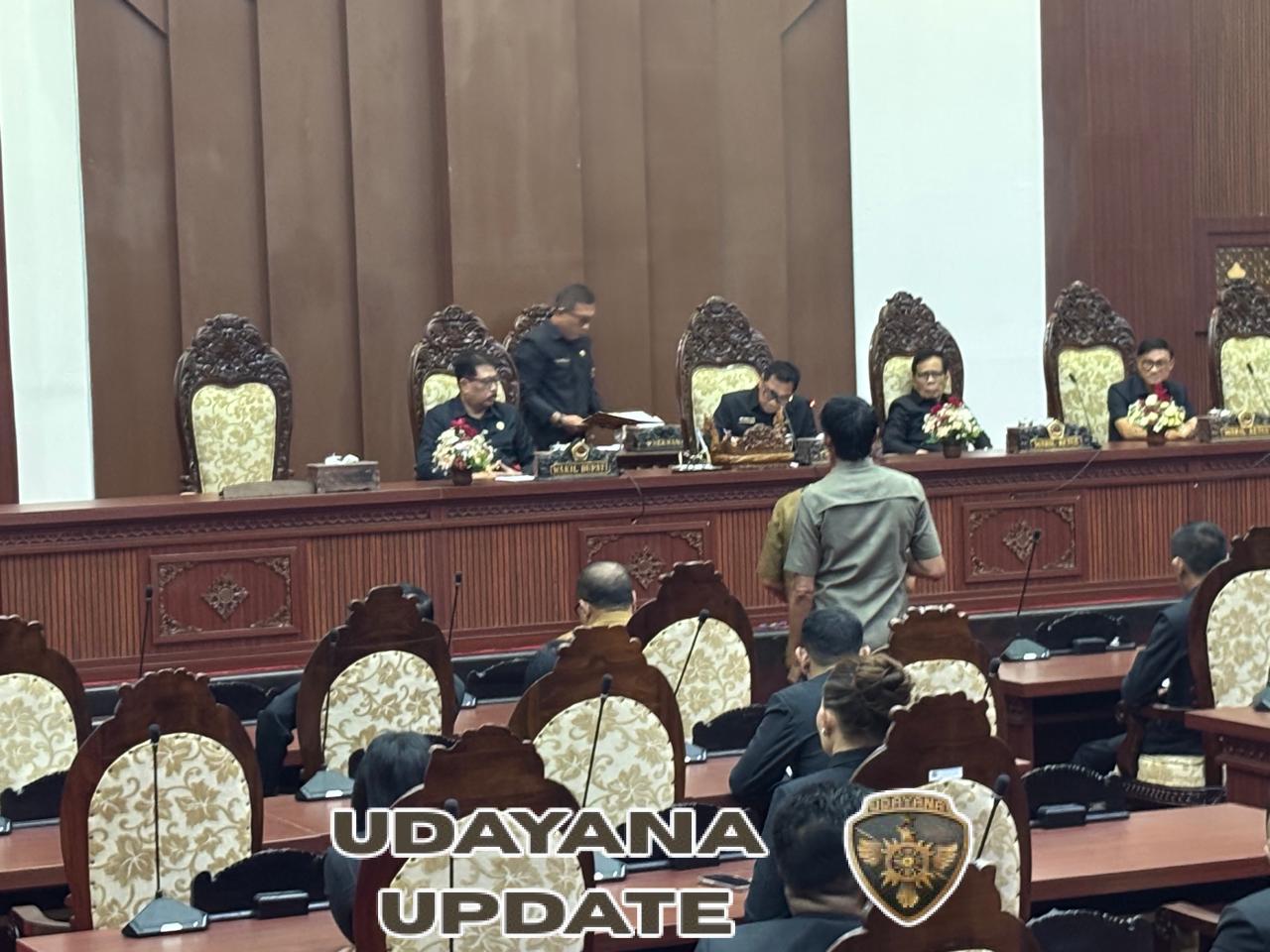 Danramil Ubud Hadiri Rapat Paripurna DPRD Gianyar, Dukung Penetapan 6 Raperda dan 2 Raperda Percepatan