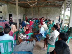 Babinsa Koramil Seteluk Laksanakan Monitoring dan Pendampingan Pembagian Kartu KSB Maju di Desa Seran