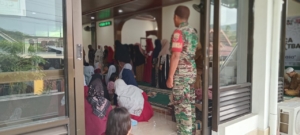 Babinsa Sekongkang Atas Hadiri Tabligh Pengajian TBA di Masjid Jami Baitul Gafur