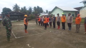 Koramil 1607-07/Lunyuk Bersama Tim Gabungan Lanjutkan Pencarian Korban Hanyut di Desa Lunyuk Rea