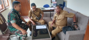 Kunjungi Kantor Desa, Babinsa Tohpati Komunikasi Dan Koordinasi Jalin Silahturami Bersama Kades