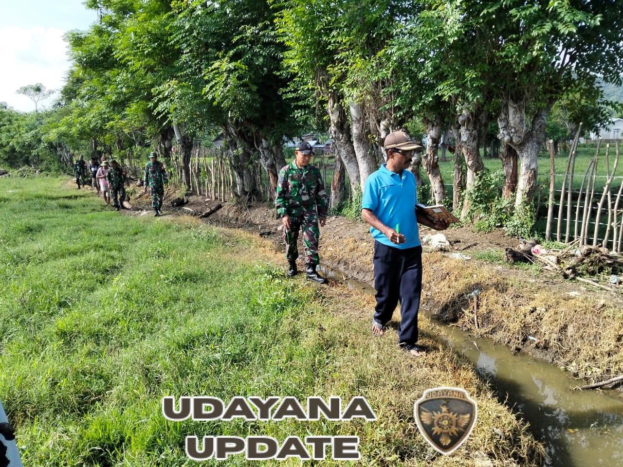 Dukung MT I, Koramil 1607-02/Empang Cek Jalur Irigasi P3A Rabayung di Desa Pemasar