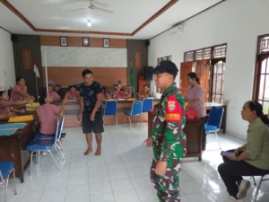 Babinsa Selisihan Selalu Aktif hadir Dampingi Posyandu Balita