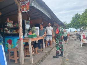 Babinsa Sakti Intensifkan Patroli Monitoring Kawasan Obyek Wisata Crystal bay