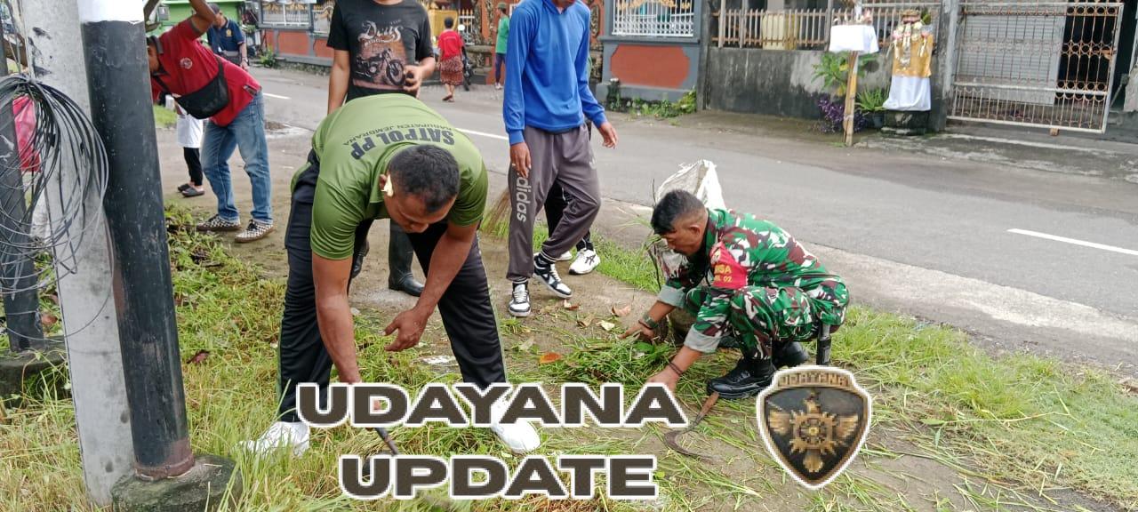 Antisipasi Banjir, Babinsa Sertu Suwardi Gerakkan Gotong Royong Bersihkan Sampah di Mendoyo Dauh Tukad
