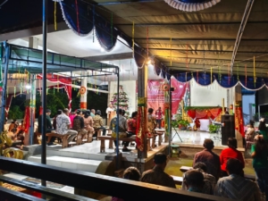 Sinergi TNI-Polri: Babinsa Blimbingsari Pastikan Ibadah Natal Berjalan Khidma