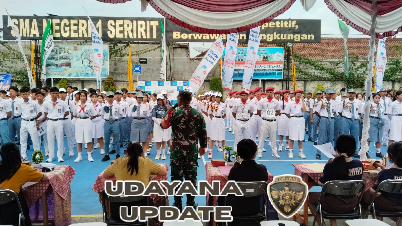 Babinsa dan Bhabinkamtibmas Amankan Lomba Gerak Jalan HUT ke-51 SMA Negeri 1 Seririt